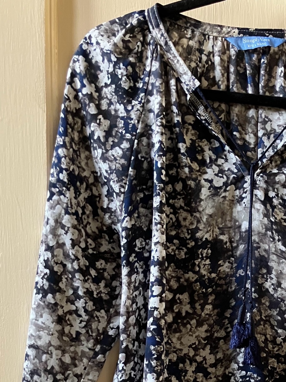 Simply Vera Vera Wang Black and White Abstract Floral Top